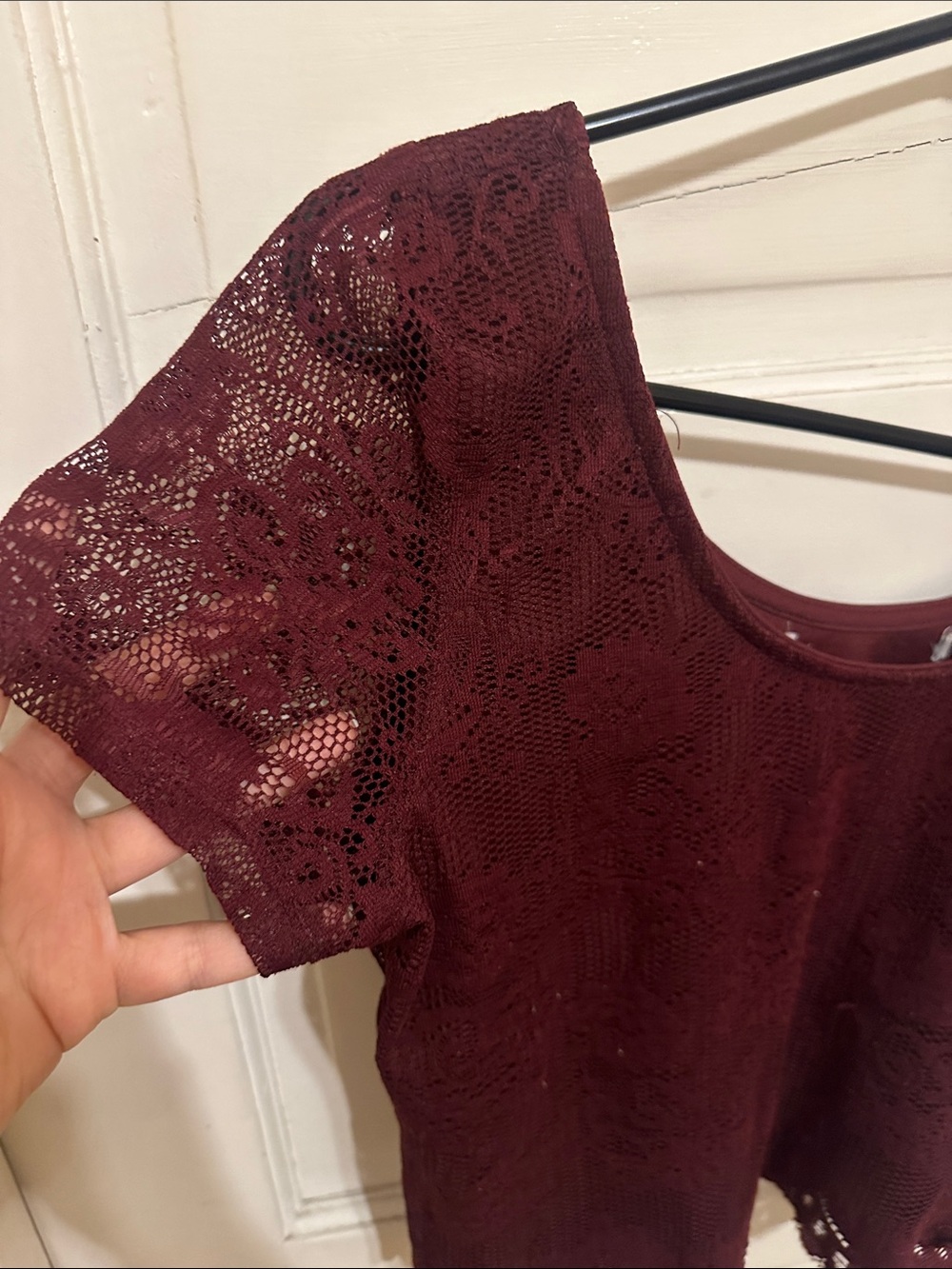Lace Scoop Neck Cap Sleeve Burgundy Red Scalloped Hem Crop Top - Picture 4 of 13